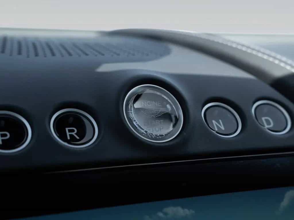 Aston Martin DBX 707 | Remote Park Heat | Gloss Black Package 07/2023-photo-21