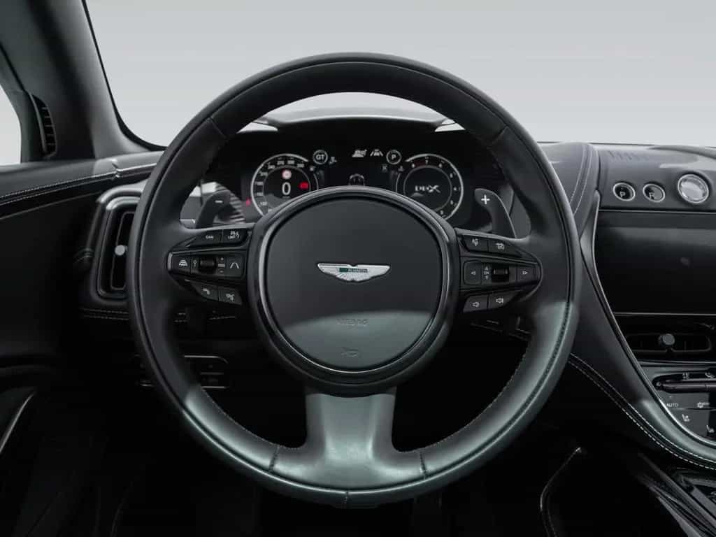 Aston Martin DBX 707 | Remote Park Heat | Gloss Black Package 07/2023-photo-22