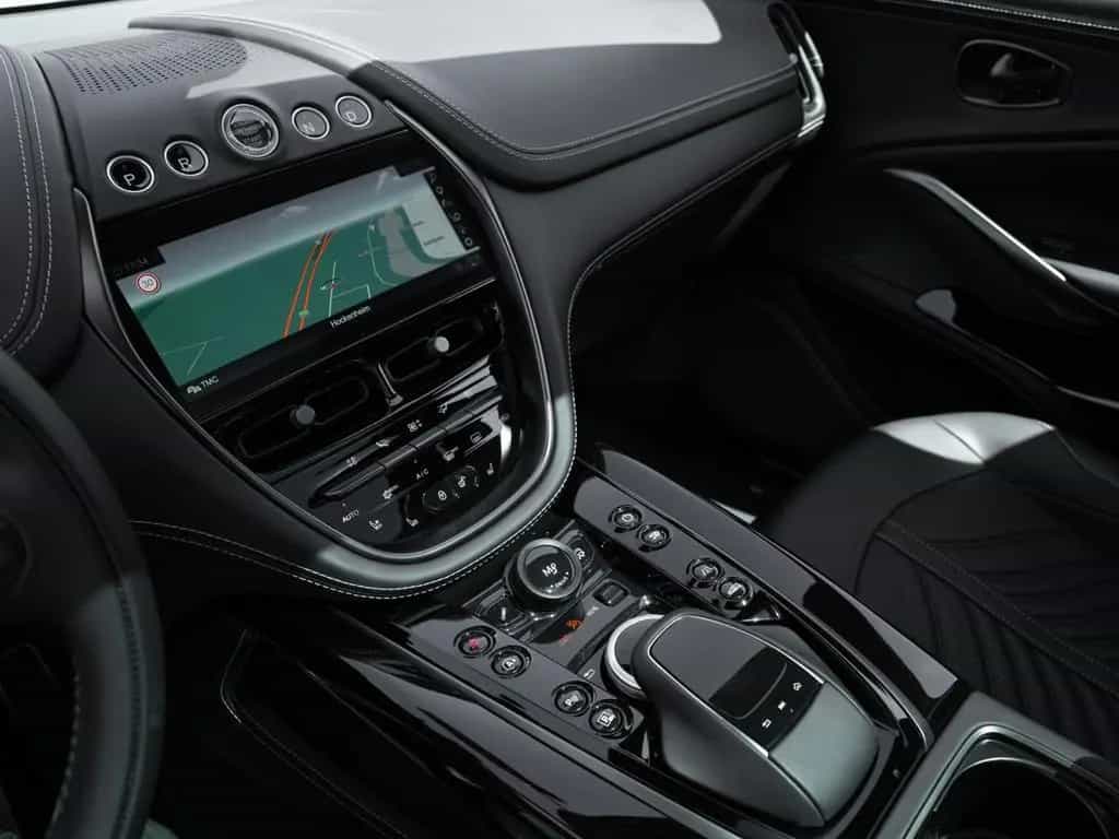 Aston Martin DBX 707 | Remote Park Heat | Gloss Black Package 07/2023-photo-26