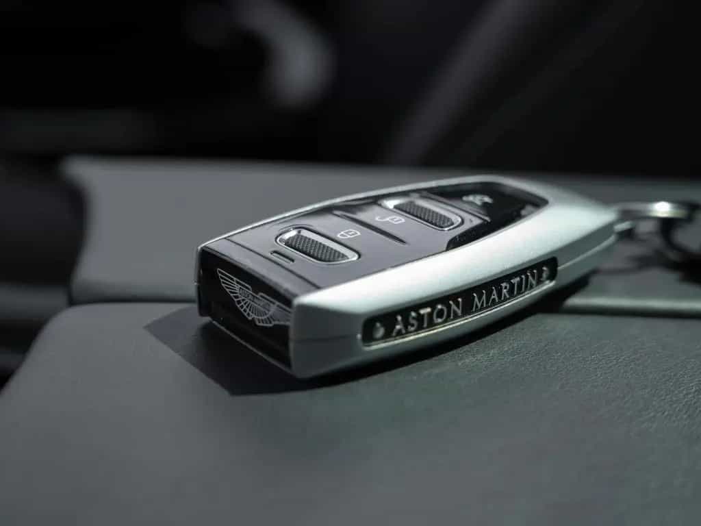 Aston Martin DBX 707 | Remote Park Heat | Gloss Black Package 07/2023-photo-27