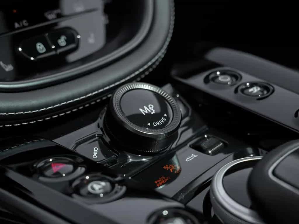 Aston Martin DBX 707 | Remote Park Heat | Gloss Black Package 07/2023-photo-30