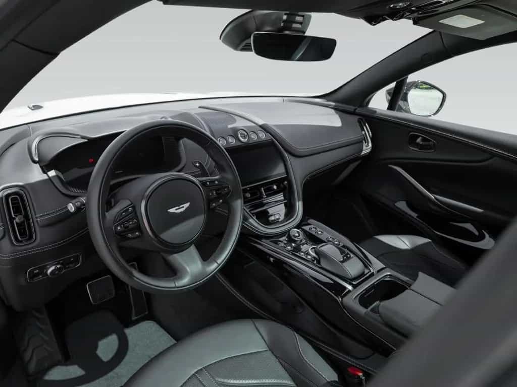 Aston Martin DBX 707 | Remote Park Heat | Gloss Black Package 07/2023-photo-5