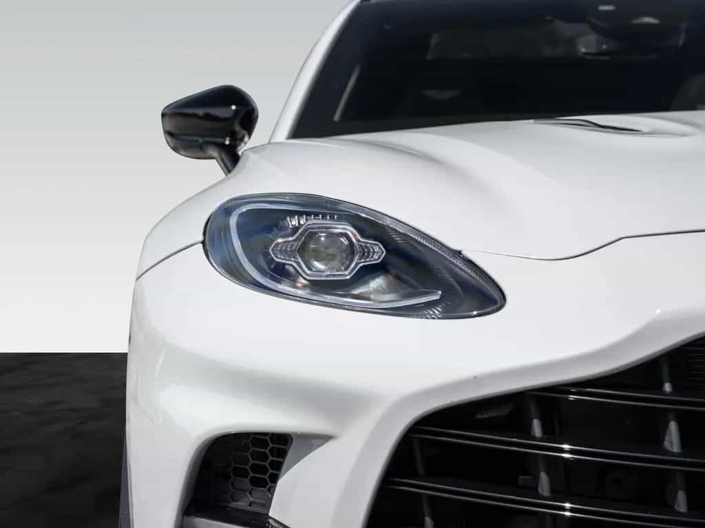 Aston Martin DBX 707 | Remote Park Heat | Gloss Black Package 07/2023-photo-9
