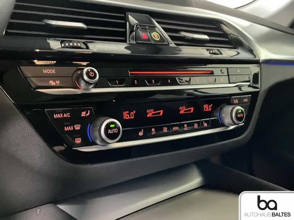 BMW 520 d Touring Sport Pano/LED/ACC/Kam/2Z-AAC/Park 10/2018-photo-9