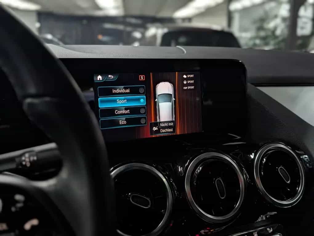 Mercedes-Benz GLA 220 d STYLE MBUX TEMP StHz LEDER SHZ KEYLESS 05/2022-photo-17