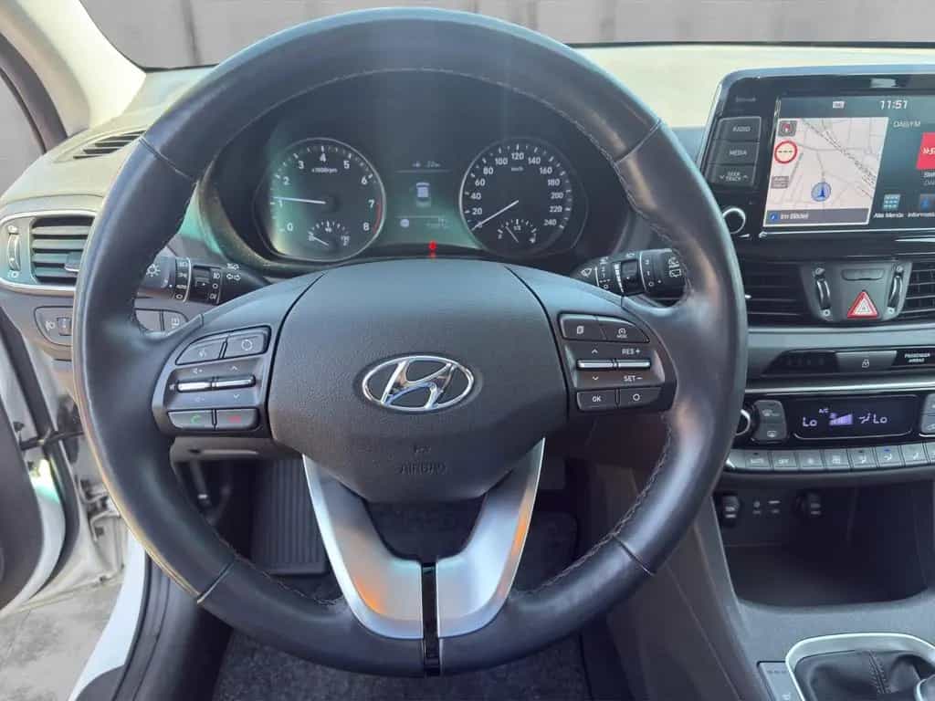 Hyundai i30 YES! Plus 1.4 140PS LED/NAV/CAM/SCHECKHEFT 10/2019-photo-10