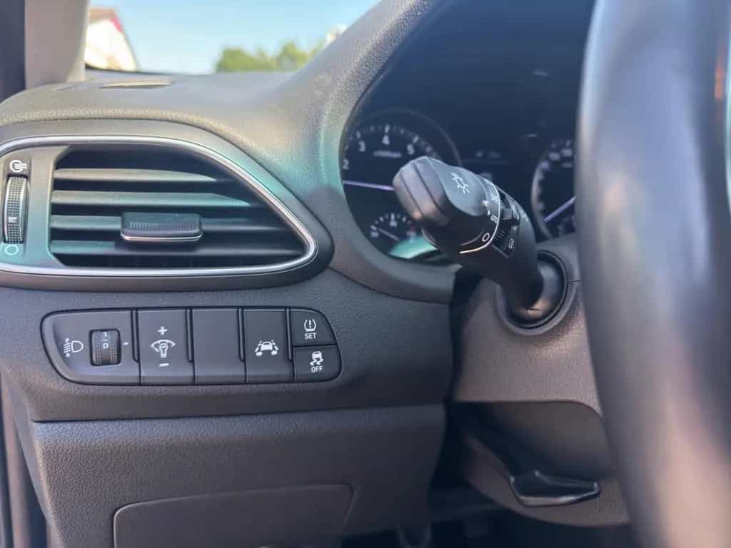 Hyundai i30 YES! Plus 1.4 140PS LED/NAV/CAM/SCHECKHEFT 10/2019-photo-13