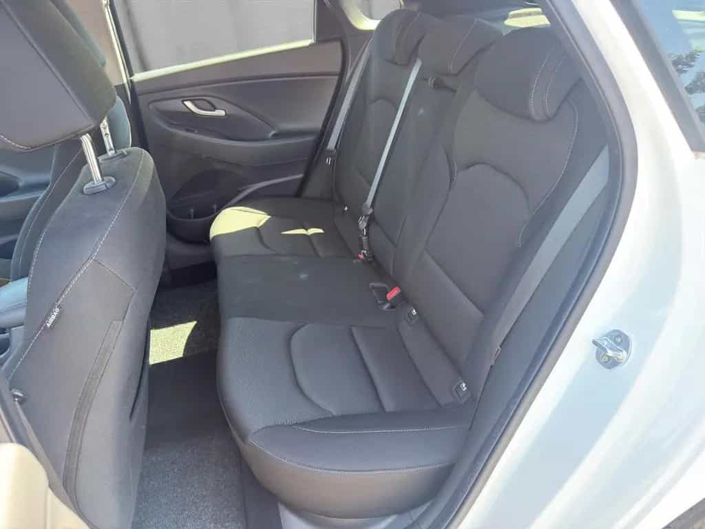 Hyundai i30 YES! Plus 1.4 140PS LED/NAV/CAM/SCHECKHEFT 10/2019-photo-15