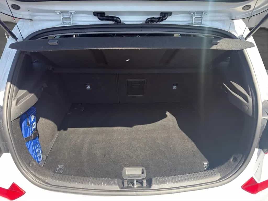 Hyundai i30 YES! Plus 1.4 140PS LED/NAV/CAM/SCHECKHEFT 10/2019-photo-16