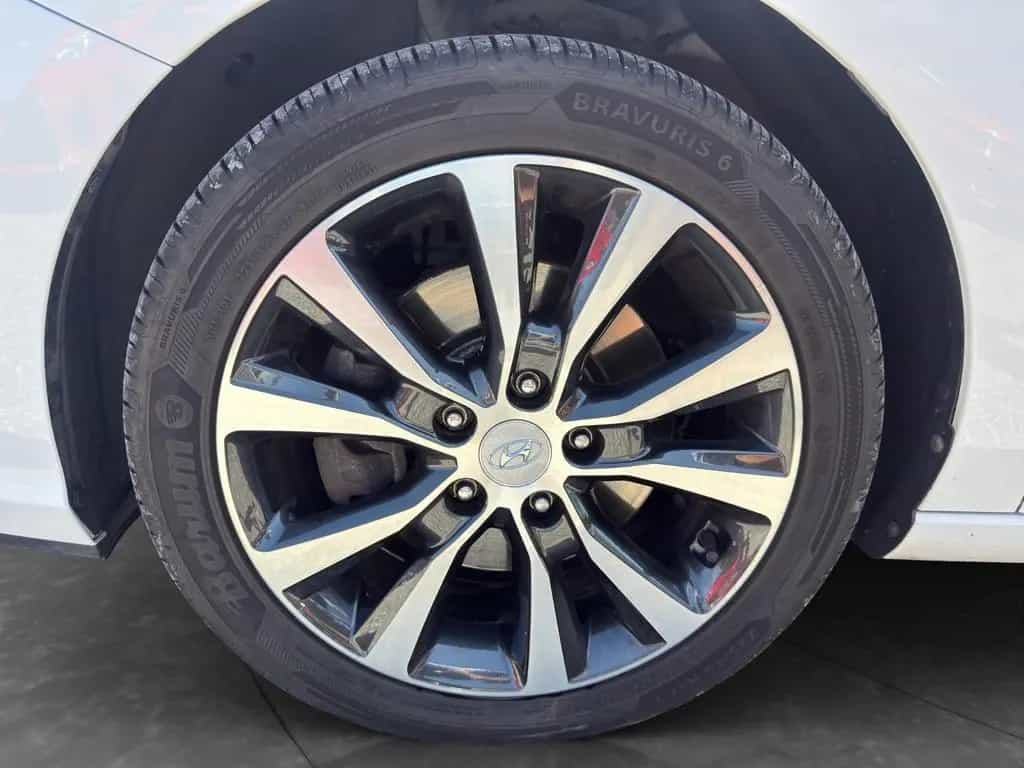Hyundai i30 YES! Plus 1.4 140PS LED/NAV/CAM/SCHECKHEFT 10/2019-photo-17