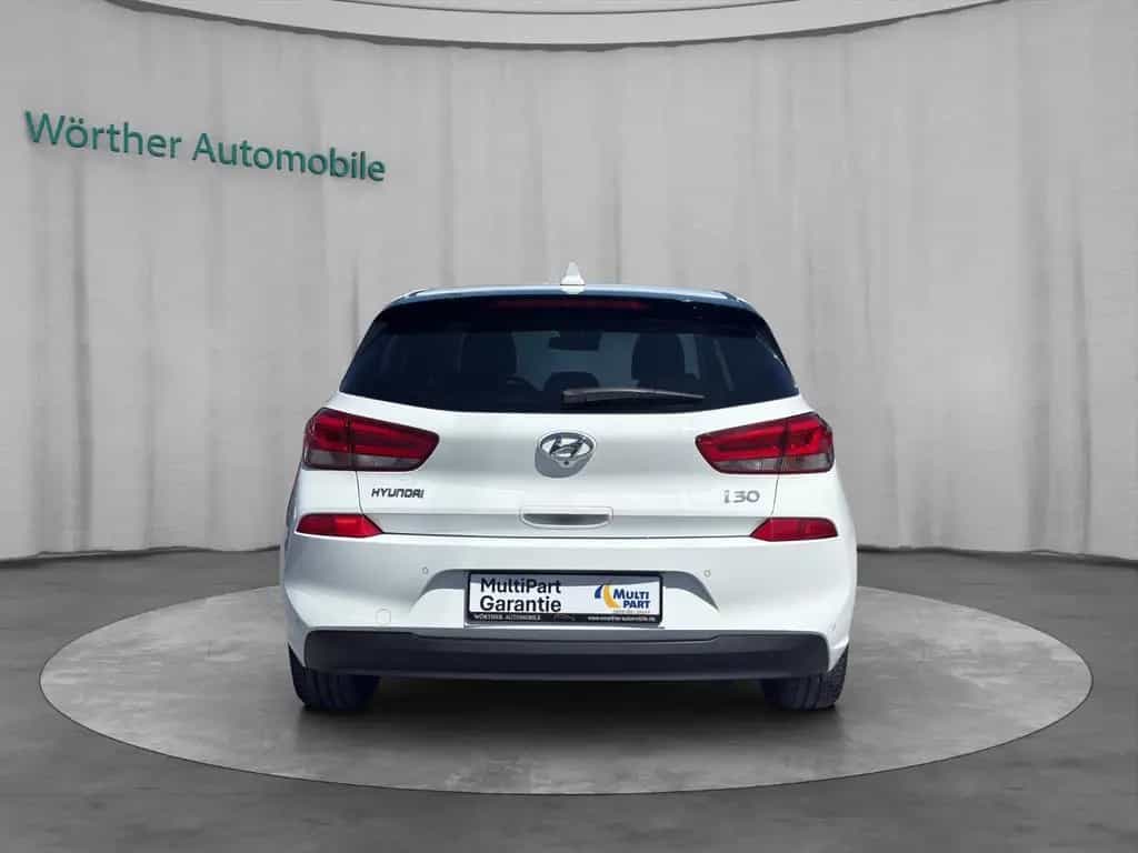 Hyundai i30 YES! Plus 1.4 140PS LED/NAV/CAM/SCHECKHEFT 10/2019-photo-3
