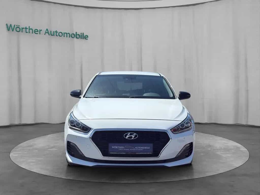 Hyundai i30 YES! Plus 1.4 140PS LED/NAV/CAM/SCHECKHEFT 10/2019-photo-4