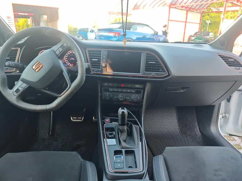 Seat Leon 2.0 TSI CUPRA R 4Drive DSG Carbonpaket 07/2020-photo-9