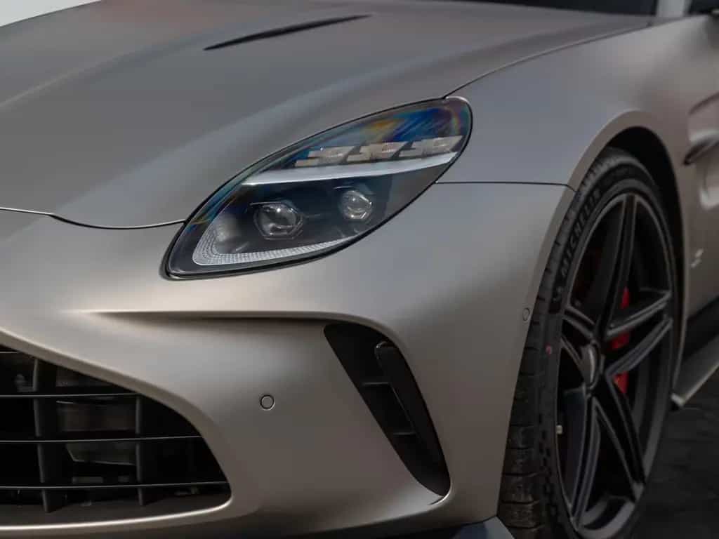 Aston Martin V8 Vantage Vantage S MY26 | Satin Paint | CCB | null-photo-11