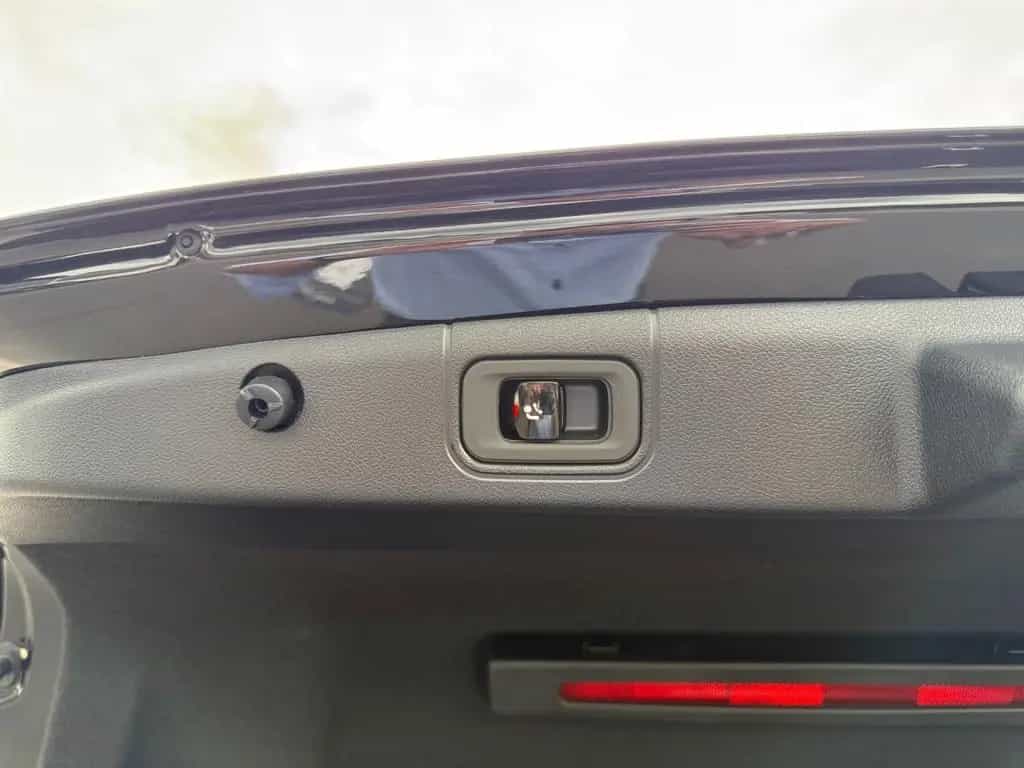 Mercedes-Benz E 200 Exclusive Standhz Pano AHK HUD 21 Zoll AMG 04/2025-photo-28