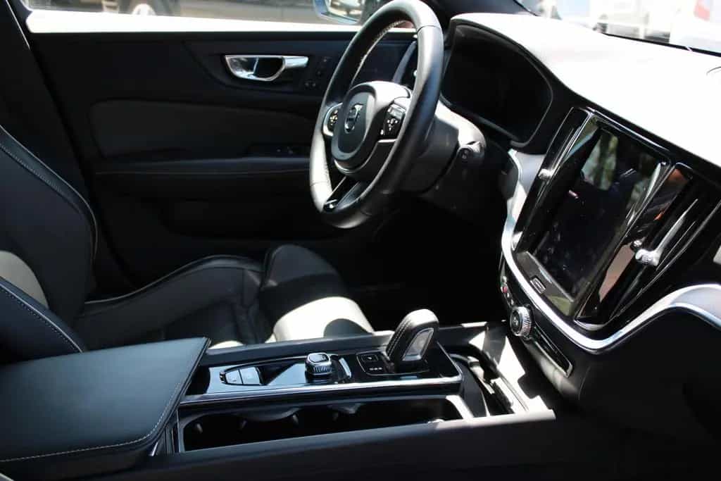 Volvo V60 Kombi R Design/LEDER/NAVI/LED//PANO/ 11/2021-photo-27