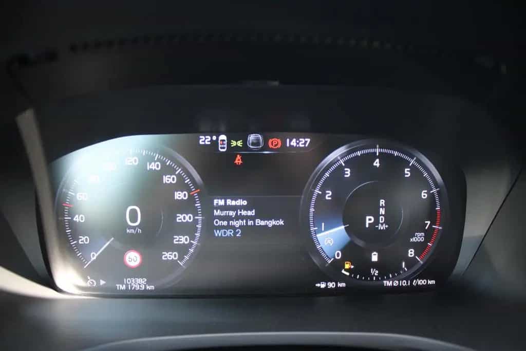 Volvo V60 Kombi R Design/LEDER/NAVI/LED//PANO/ 11/2021-photo-36