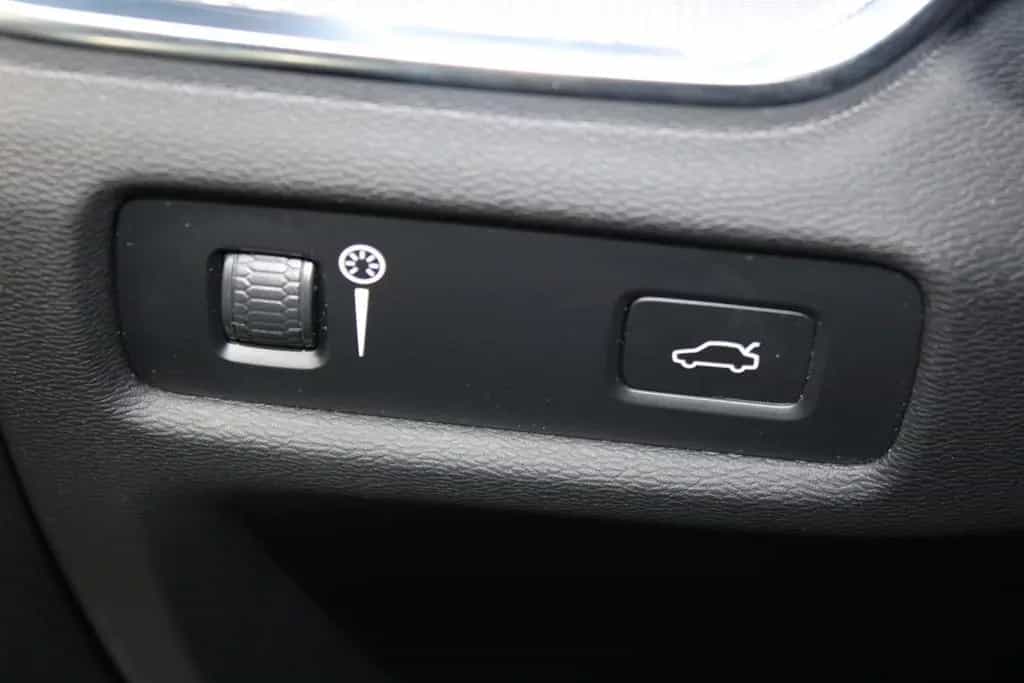 Volvo V60 Kombi R Design/LEDER/NAVI/LED//PANO/ 11/2021-photo-37