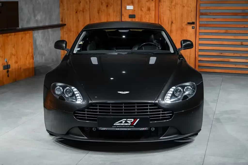 Aston Martin V8 Vantage 06/2012-photo-1