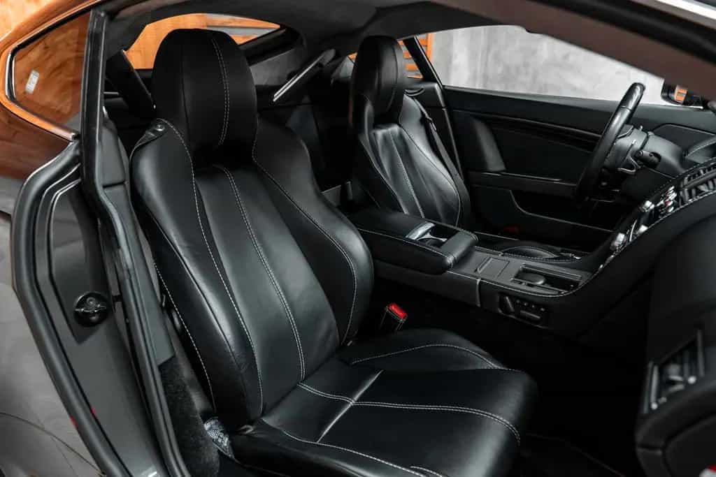 Aston Martin V8 Vantage 06/2012-photo-11