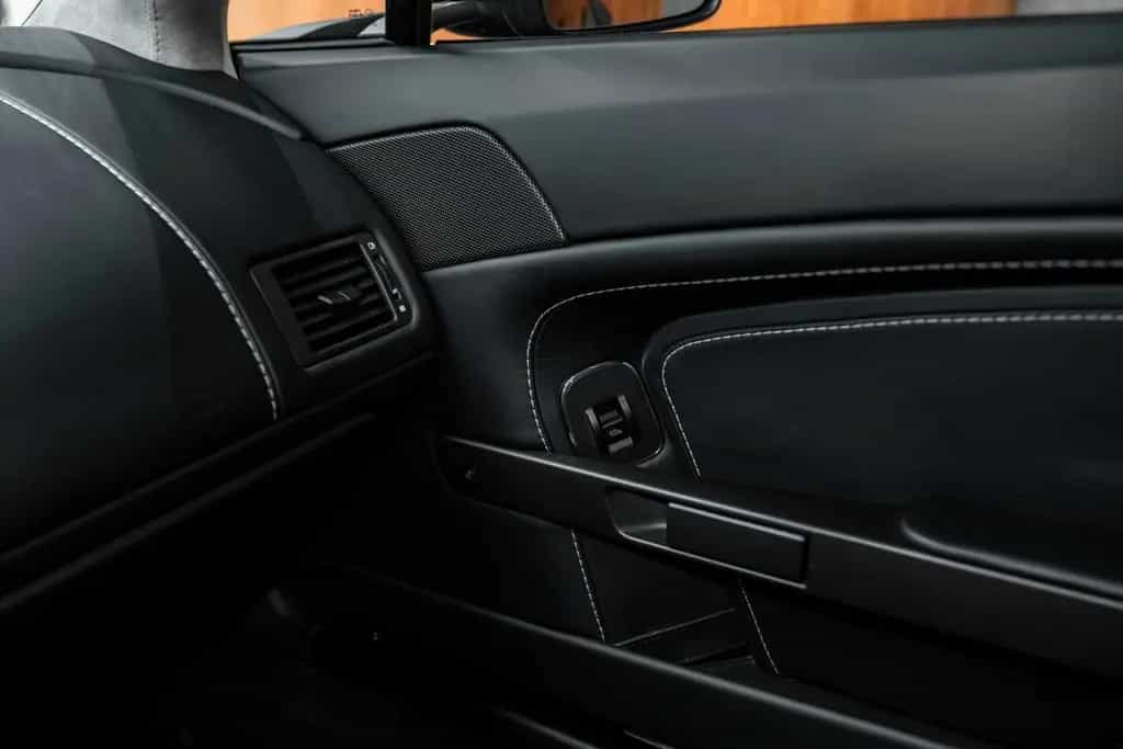 Aston Martin V8 Vantage 06/2012-photo-18