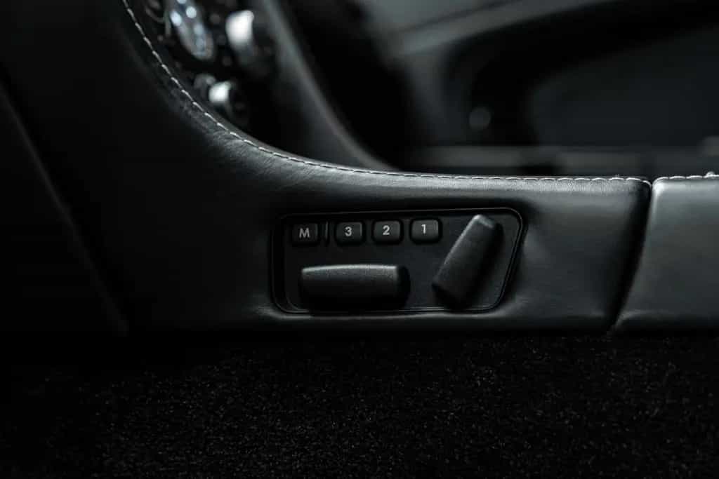 Aston Martin V8 Vantage 06/2012-photo-19