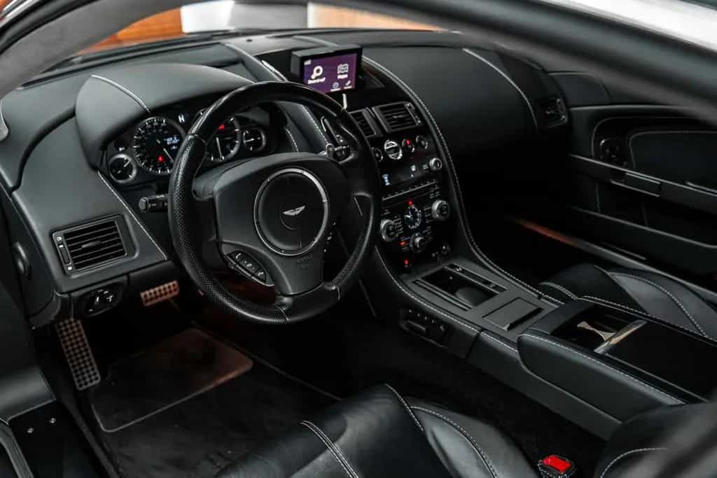 Aston Martin V8 Vantage 06/2012-photo-7