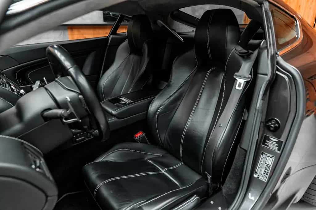 Aston Martin V8 Vantage 06/2012-photo-8