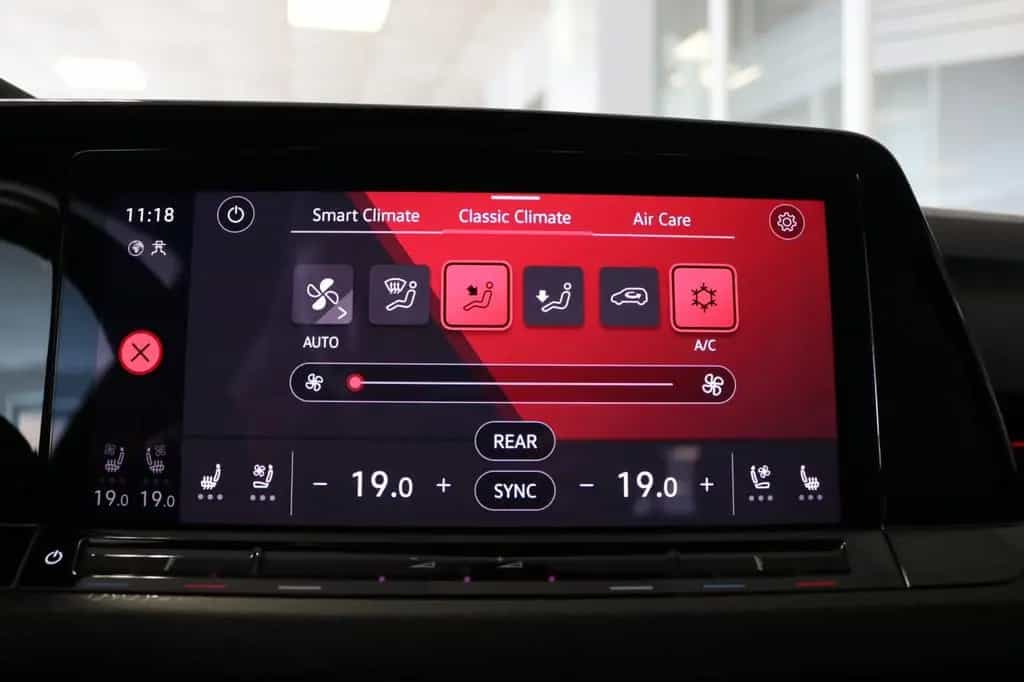Volkswagen Golf VIII GTI Pano AHK Matrix Virtual Memory 01/2021-photo-24