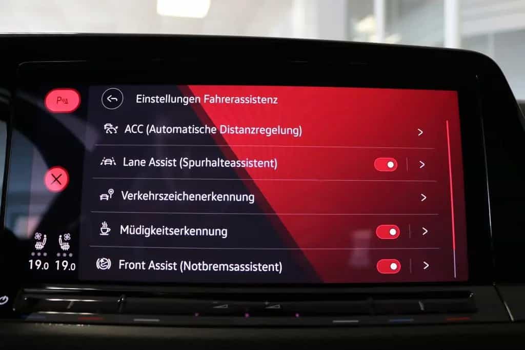 Volkswagen Golf VIII GTI Pano AHK Matrix Virtual Memory 01/2021-photo-30