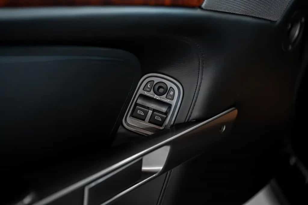 Aston Martin DB9 5.9 Touchtronic 07/2005-photo-17