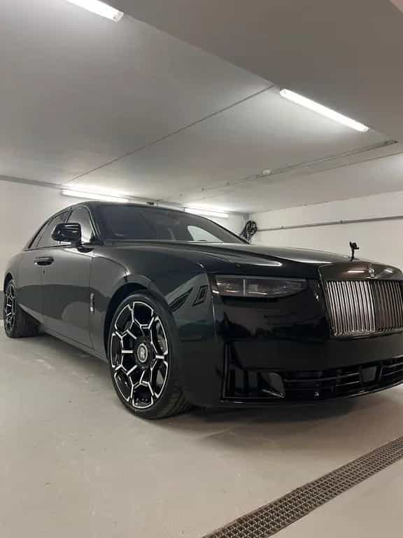 Rolls-Royce Ghost Black Badge - 05/2026-photo-1