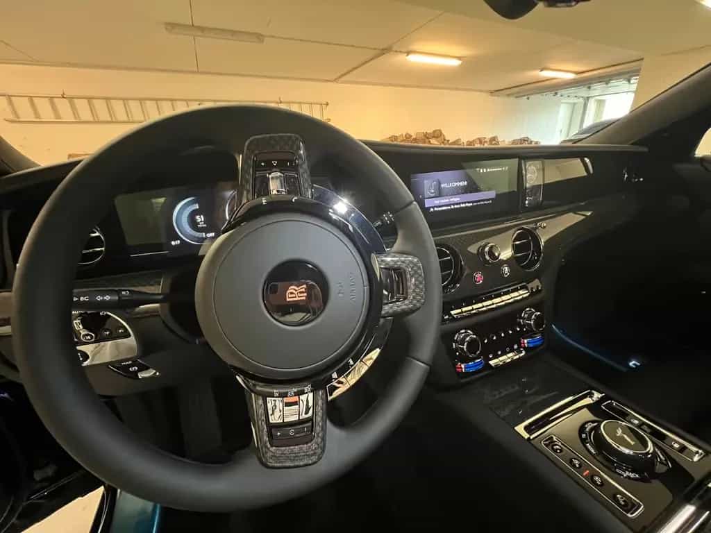 Rolls-Royce Ghost Black Badge - 05/2026-photo-4