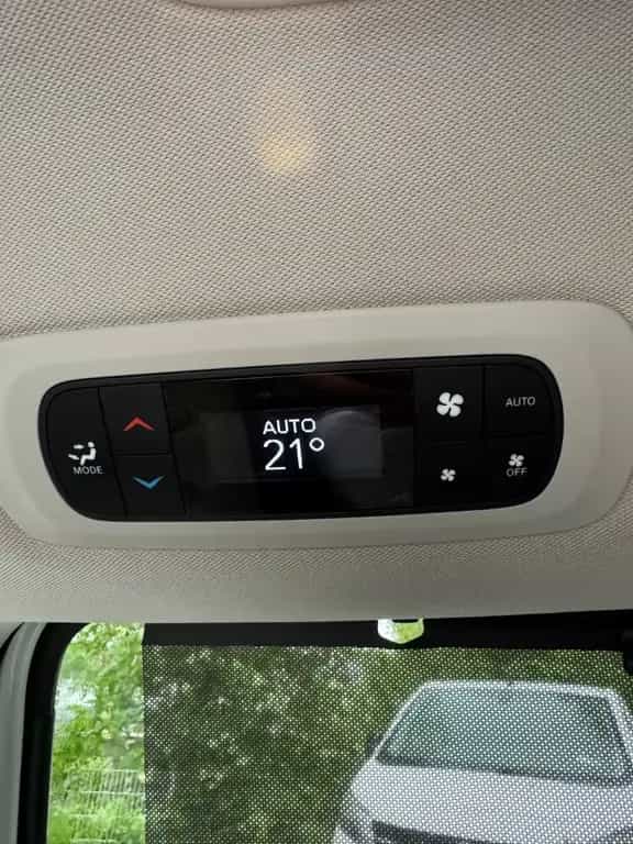 Chrysler Pacifica 02/2019-photo-9