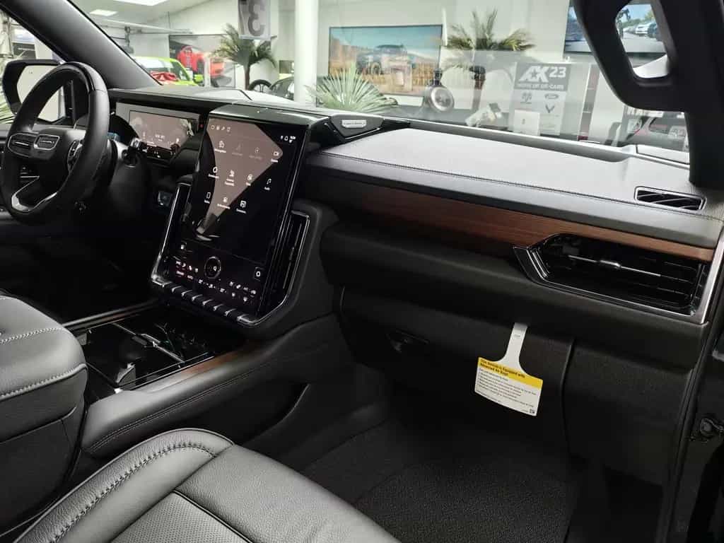 GMC Yukon Denali 2026 Facelift 24"Fonds Monitore HUD null-photo-12