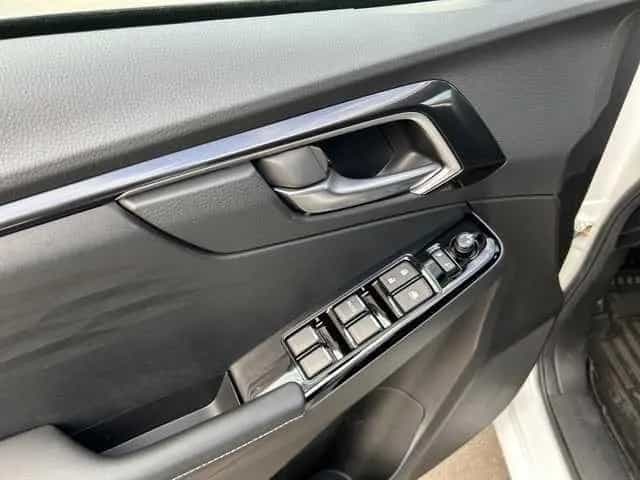 Isuzu Other Double Cab 4WD V-CROSS AT *EXTREM Höher AHK LB* 01/2026-photo-12