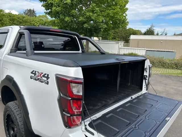 Isuzu Other Double Cab 4WD V-CROSS AT *EXTREM Höher AHK LB* 01/2026-photo-24