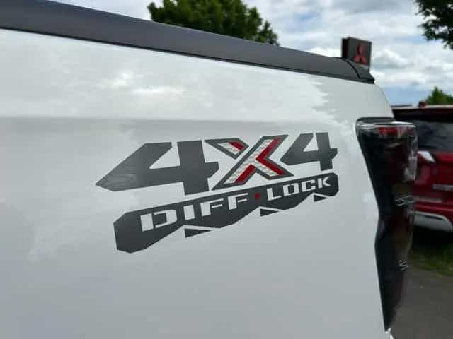 Isuzu Other Double Cab 4WD V-CROSS AT *EXTREM Höher AHK LB* 01/2026-photo-25