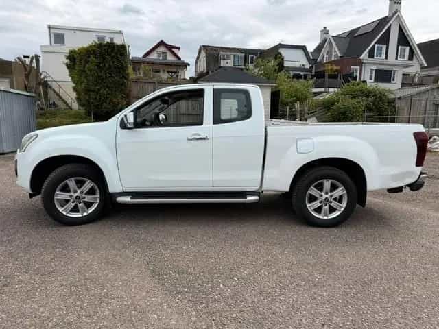 Isuzu D-Max Extra  Cab 4WD IINSTYLE !AUTOMAAT -KLIMA ! 11/2019-photo-4