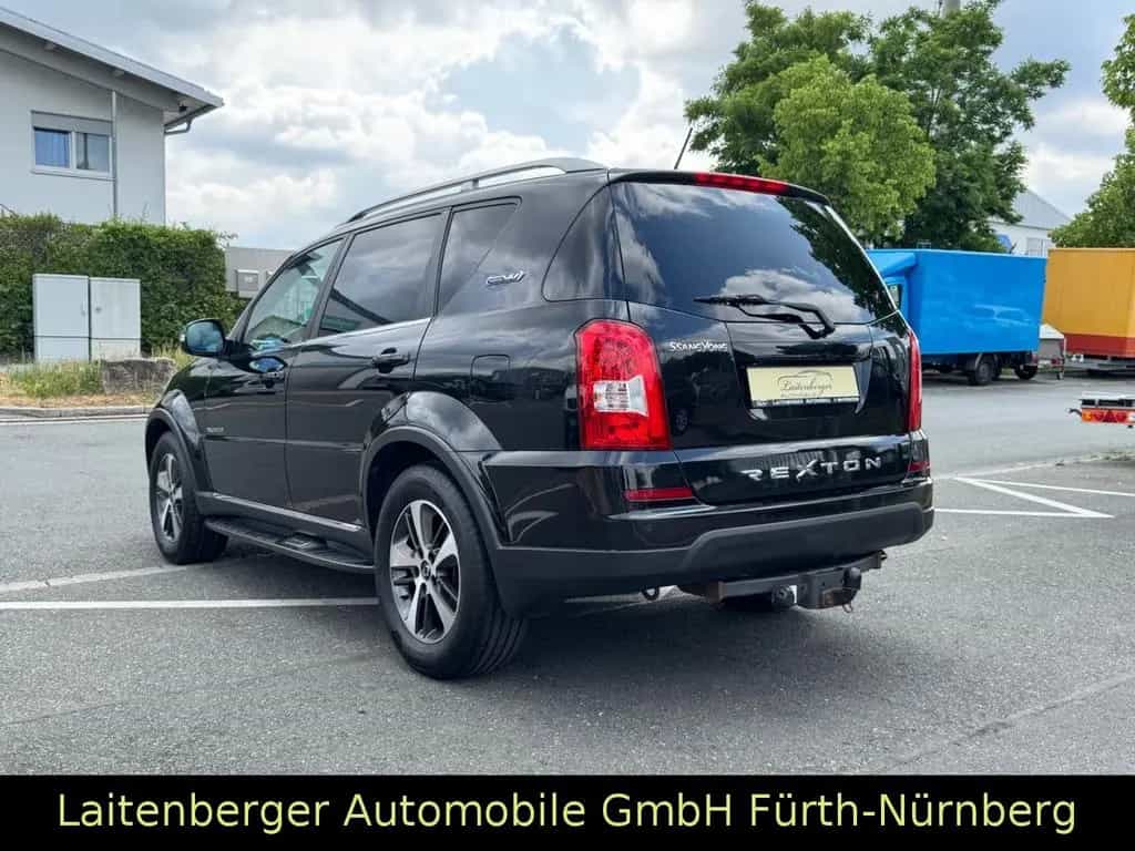 Ssangyong REXTON Executive 4WD*LED*NAVI*LEDER*AHK*7-SITZER 03/2017-photo-3