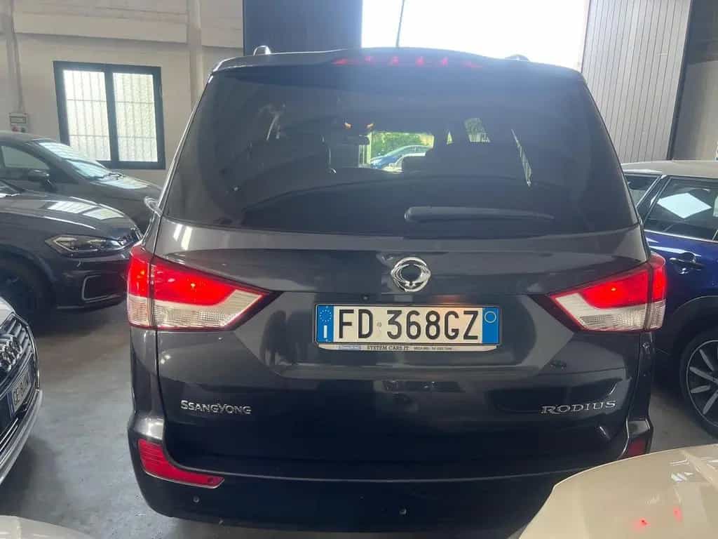 Ssangyong Rodius 2.2 Diesel 4WD A/T Classy Pelle 04/2016-photo-2