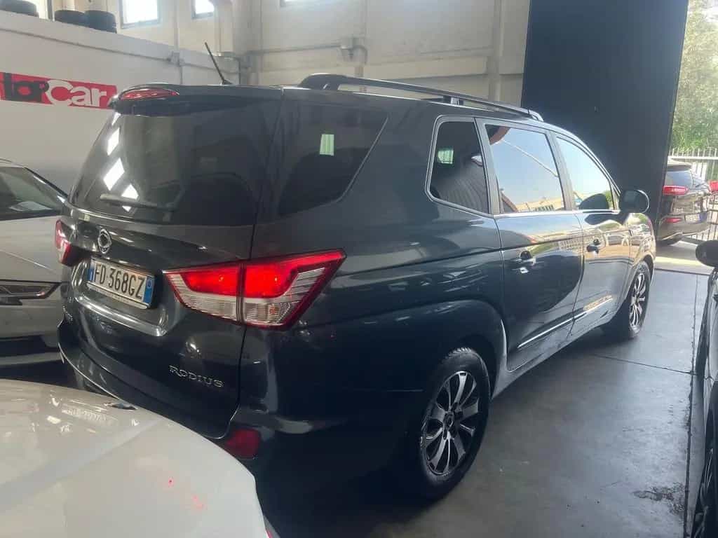 Ssangyong Rodius 2.2 Diesel 4WD A/T Classy Pelle 04/2016-photo-3