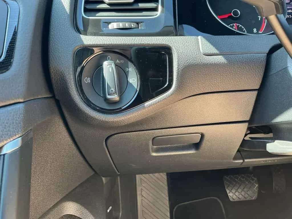 Volkswagen Golf VII 1.5 TSI DSG Highline R-LINE EXT., NAVI 09/2019-photo-25