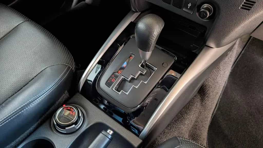 Mitsubishi L200 2.4 DI-D Top AT/4WD/AHK/LEDER/1.H/ 04/2016-photo-11