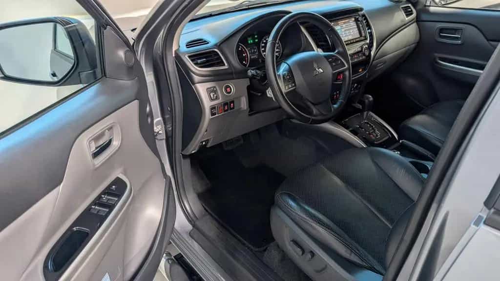 Mitsubishi L200 2.4 DI-D Top AT/4WD/AHK/LEDER/1.H/ 04/2016-photo-3