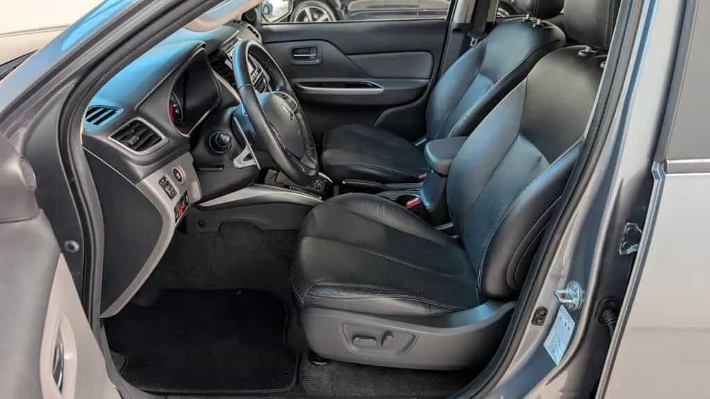 Mitsubishi L200 2.4 DI-D Top AT/4WD/AHK/LEDER/1.H/ 04/2016-photo-4