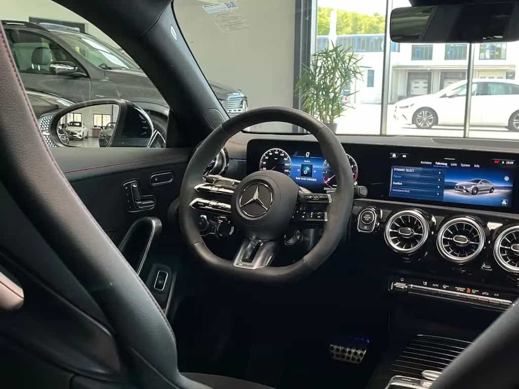 Mercedes-Benz CLA 35 AMG 4M Airodynamik Pano Headup Memory Mul 08/2025-photo-16