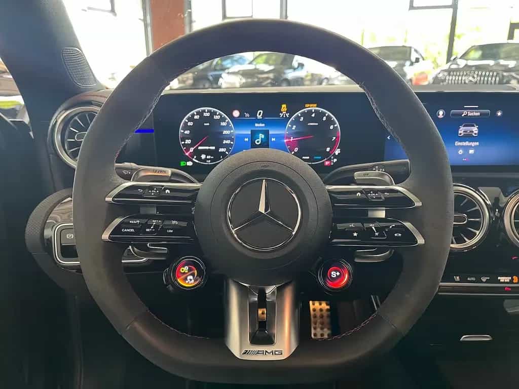 Mercedes-Benz CLA 35 AMG 4M Airodynamik Pano Headup Memory Mul 08/2025-photo-17