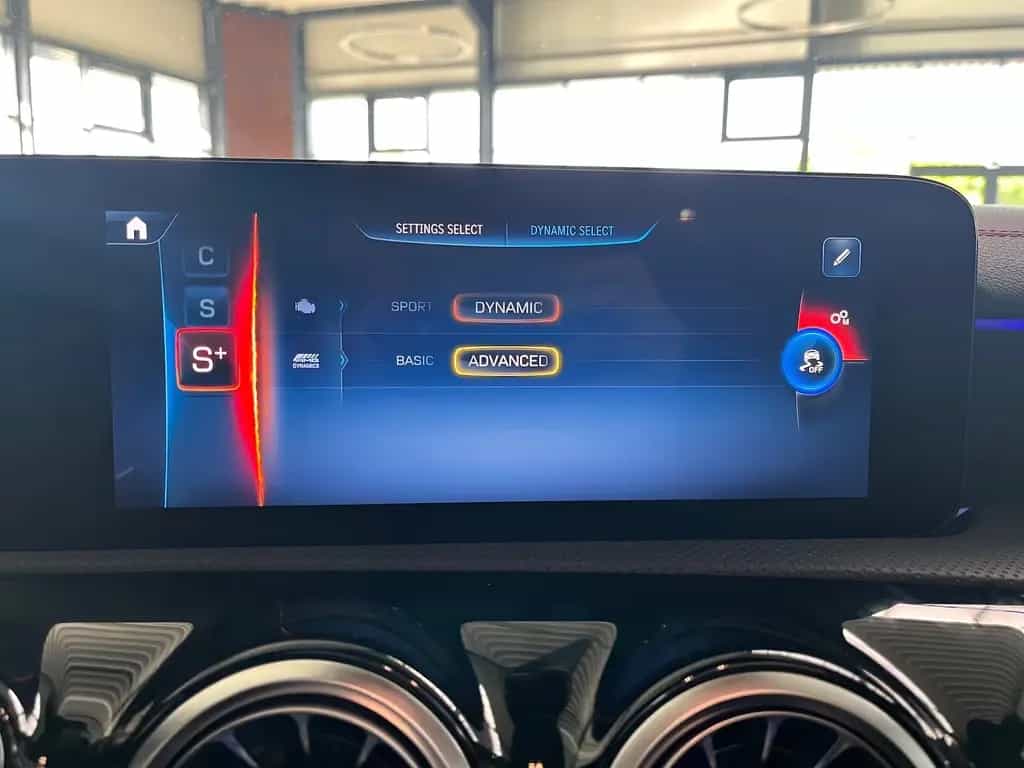 Mercedes-Benz CLA 35 AMG 4M Airodynamik Pano Headup Memory Mul 08/2025-photo-23