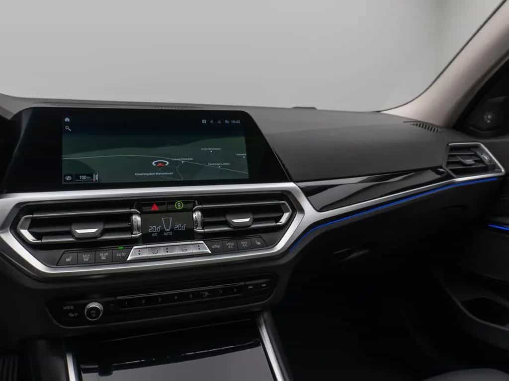 BMW 320 d xD  Sport Line Panorama DAB H/K Stop&Go AHK 03/2021-photo-21